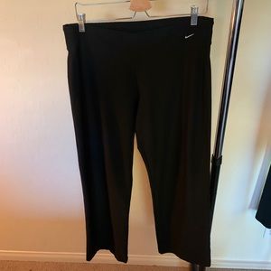 Nike women’s cropped leggings